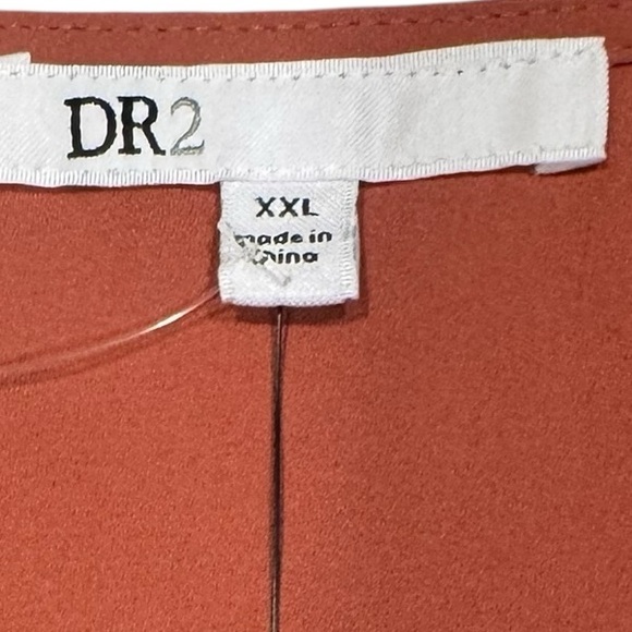 DR2 Cute Satin Effect Trim Short Sleeve Cut Out Back Blouse NWT XXL - Picture 5 of 10
